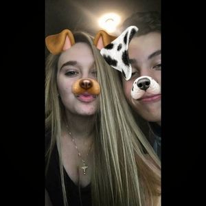 Meet your Posher, Chloe